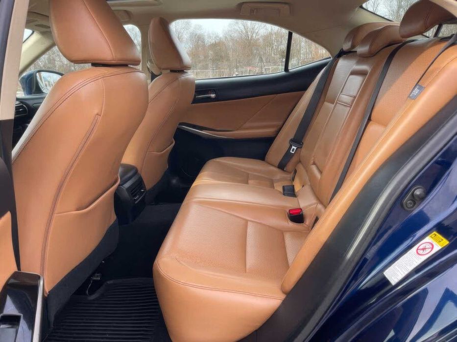 Lexus IS 300      2016