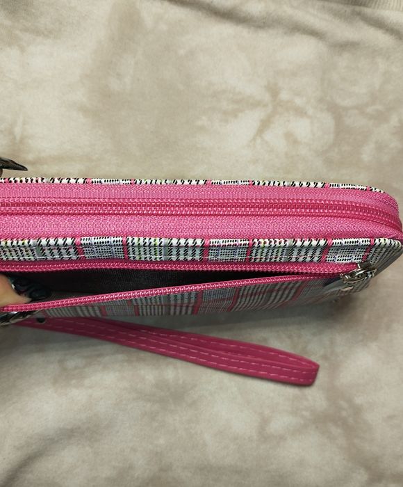 Portfel w kratkę duży z ozdobnym motylkiem różowy hit must have