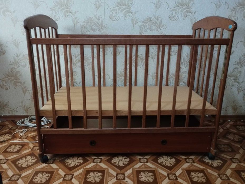 Продам детскую кроватку