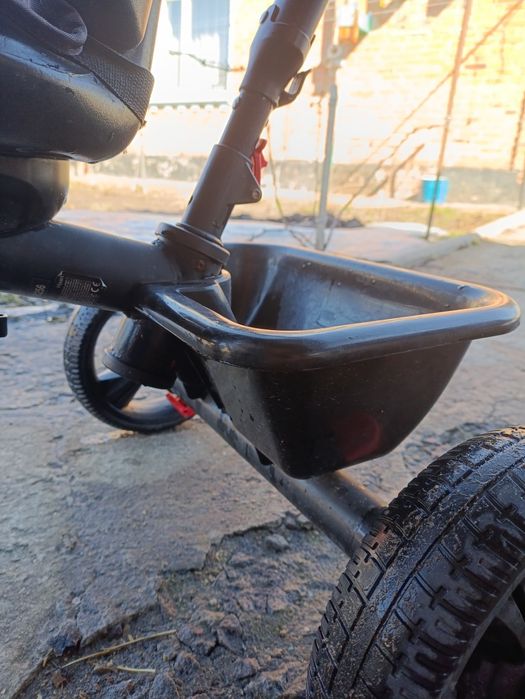 Дитячий триколісний велосипед