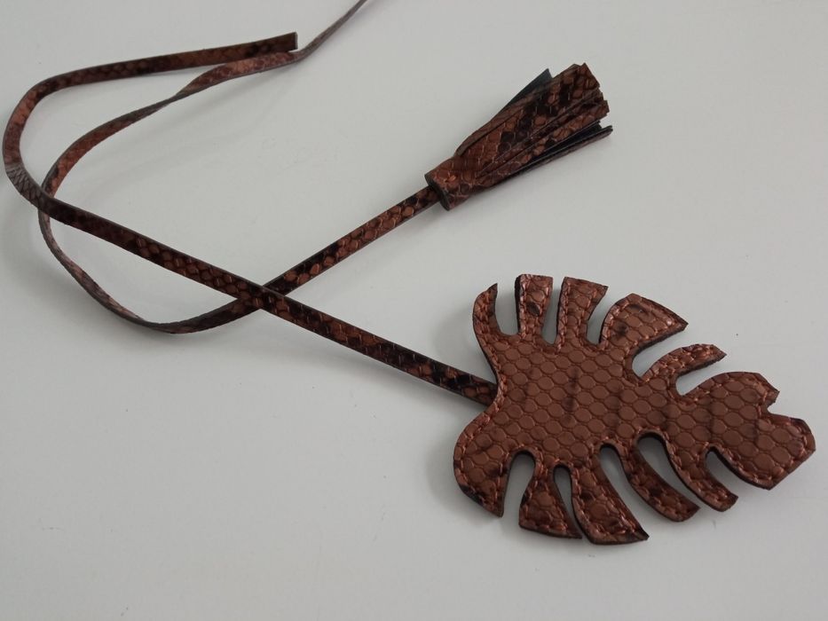 Parfois - porta-moedas, porta-cartões e pendentes texturados