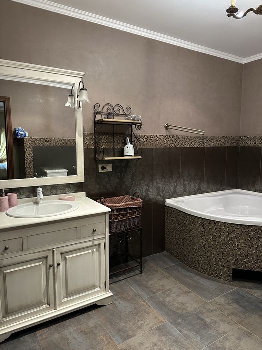 Будинок в класичному стилі. Для Родини в затишному місці біля моря.