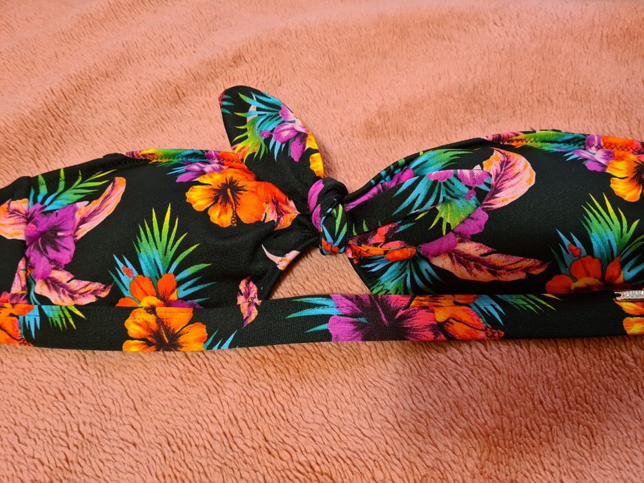 Яркий верх купальника Victoria Secret 75 b трусики (низ)