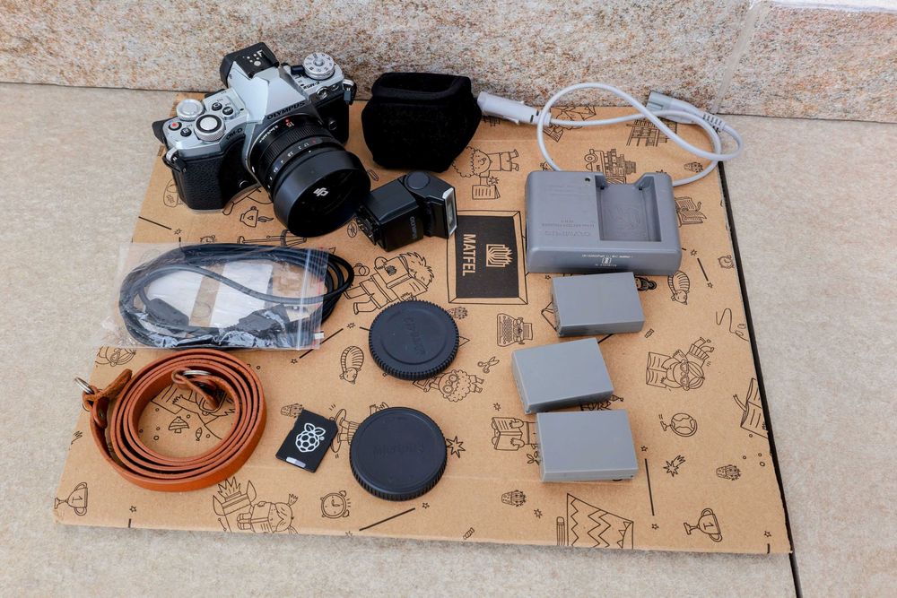 Olympus OM-D E-M5 Mark II (Body) + Lampa FL LM3 | Stan BDB | Mały przebieg 27k | adapter m42