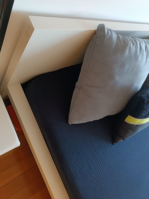 Estrutura de Cama de Casal IKEA MALM (140x190) + estrado - Já desmontada.
