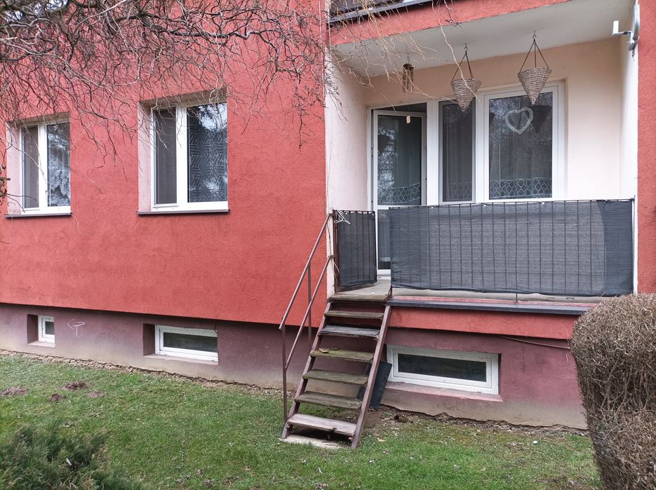 Kompaktowe 2-pokojowe mieszkanie z garażem i dwiema piwnicami w Kozłowicach
