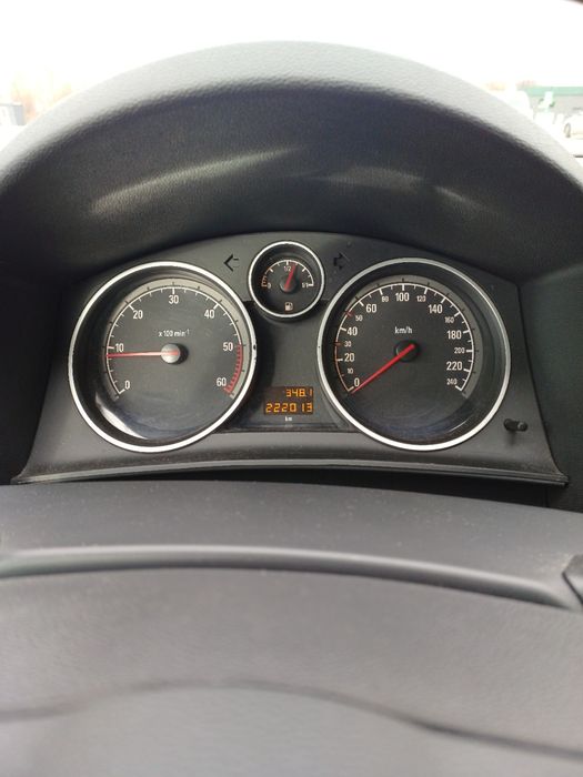 Опель астра Н в рідній фарбі 2011р