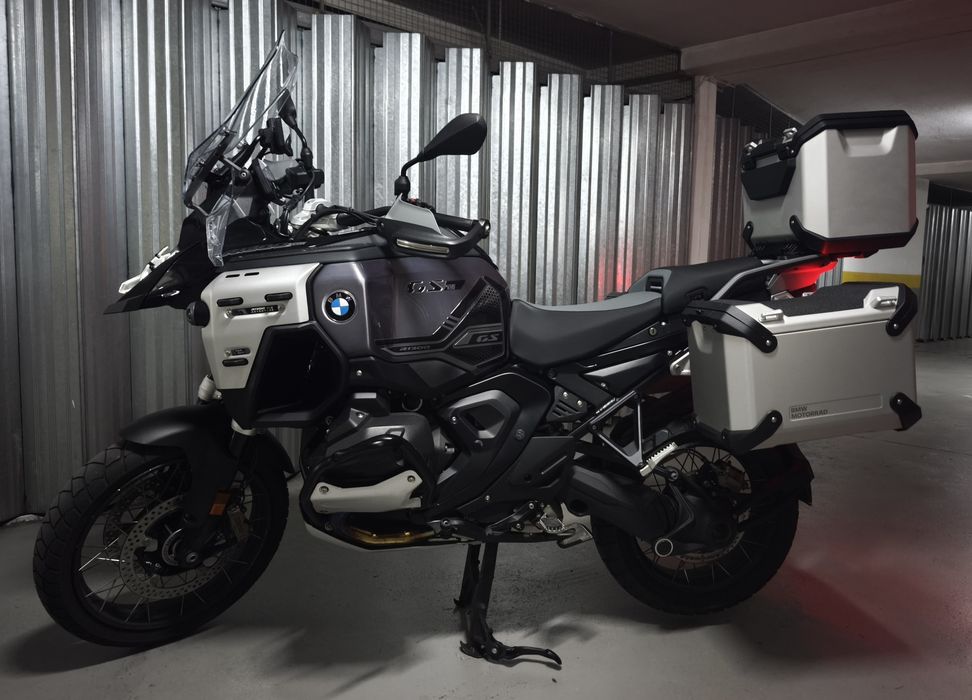 BMW 1300 GS Adventure Nacional / 1 dono / 11.000kms em estado imaculado / 12/2025 / revisões em dia e na marca
Full extras