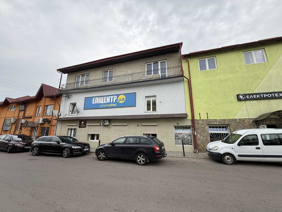 Продаж комерційного приміщення Мостиська + дві квартири центр