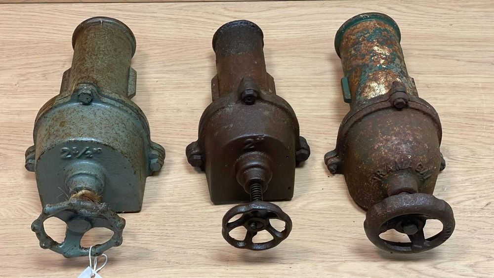 Torneiras antigas de lagar, operacionais