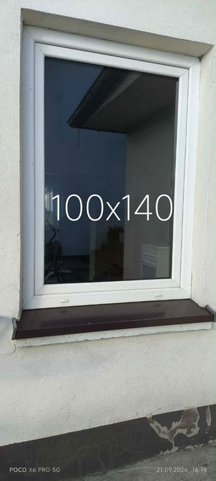 Okna po rozbiórce domu