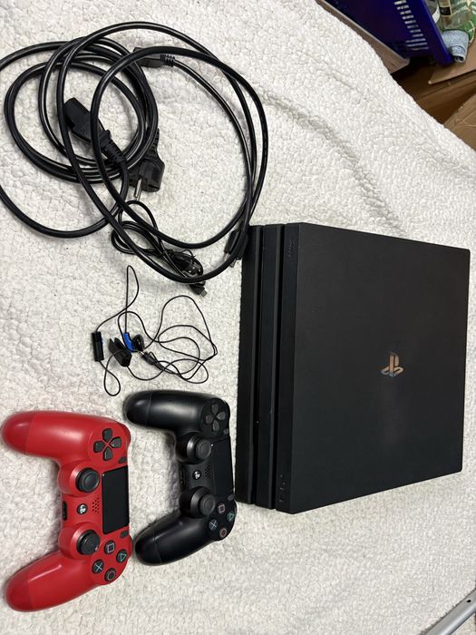 Ps4 Pro 1TB + 2 pady czarny i czerwony
