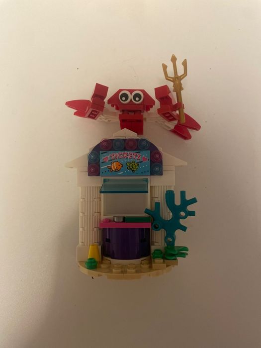 LEGO Friends 41689 Magiczny diabelski młyn i kramik z biletami