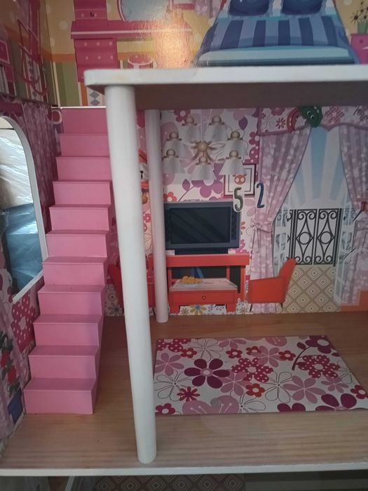 Duży domek dla lalek