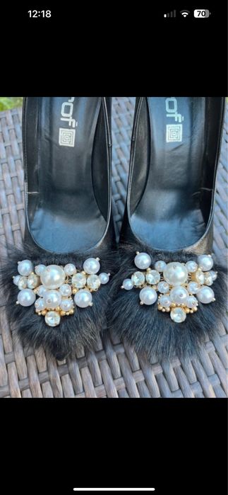 Stilettos/ sapatos altos Prof com pêlo e pérolas