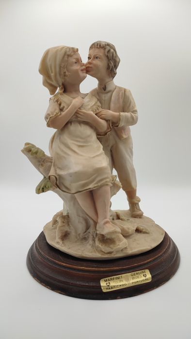 Estatueta em Marfinite