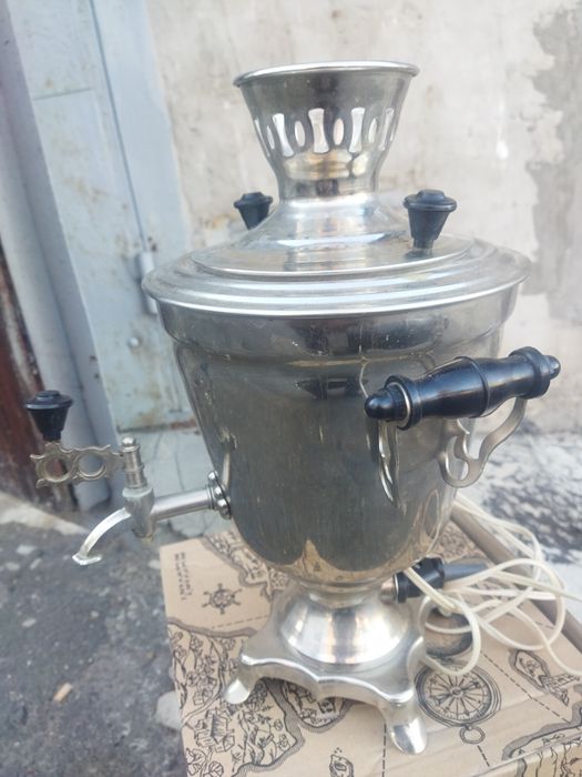 Самовар електричний з нержавіючої сталі.Рівне Ціна договірна.