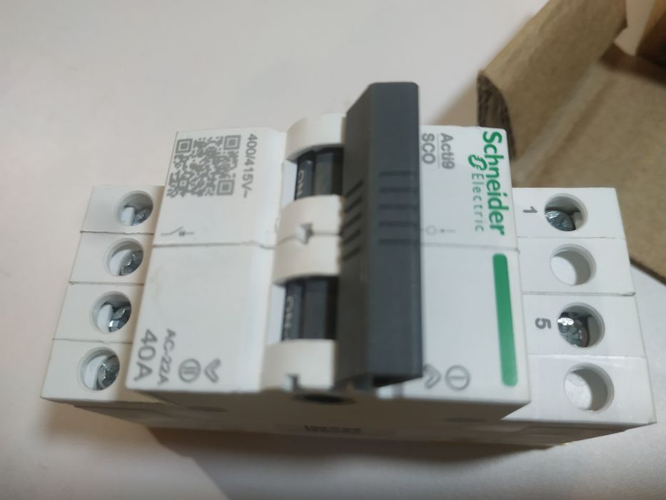 Schneider.Трёх позиционный переключатель 40 ампер