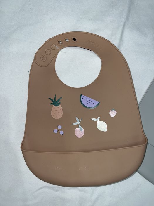 Слюнявчик, надгрудник для годування Liewood