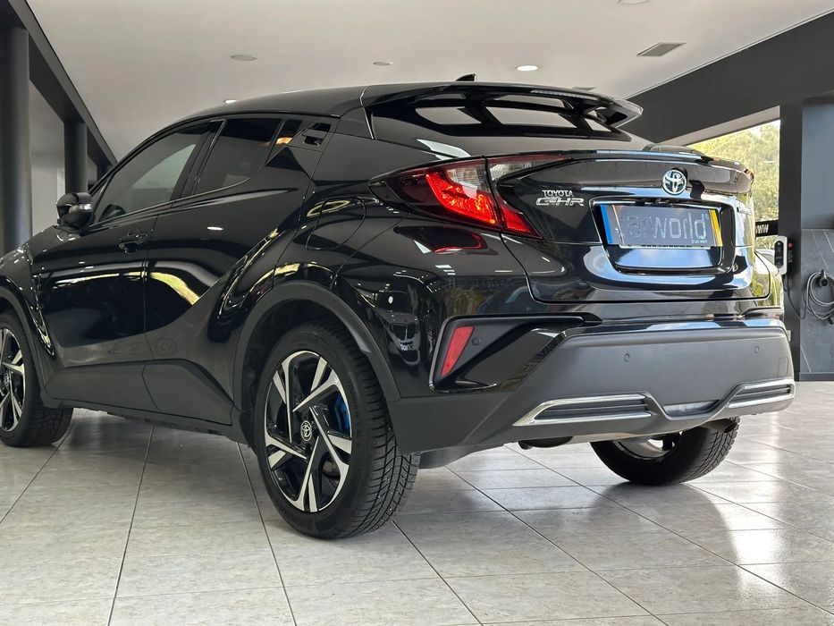 Toyota C-HR 2.0 Hybrid Square Collection