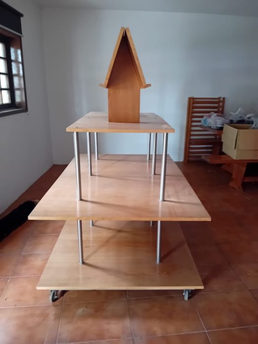 Estante/Expositor em Madeira