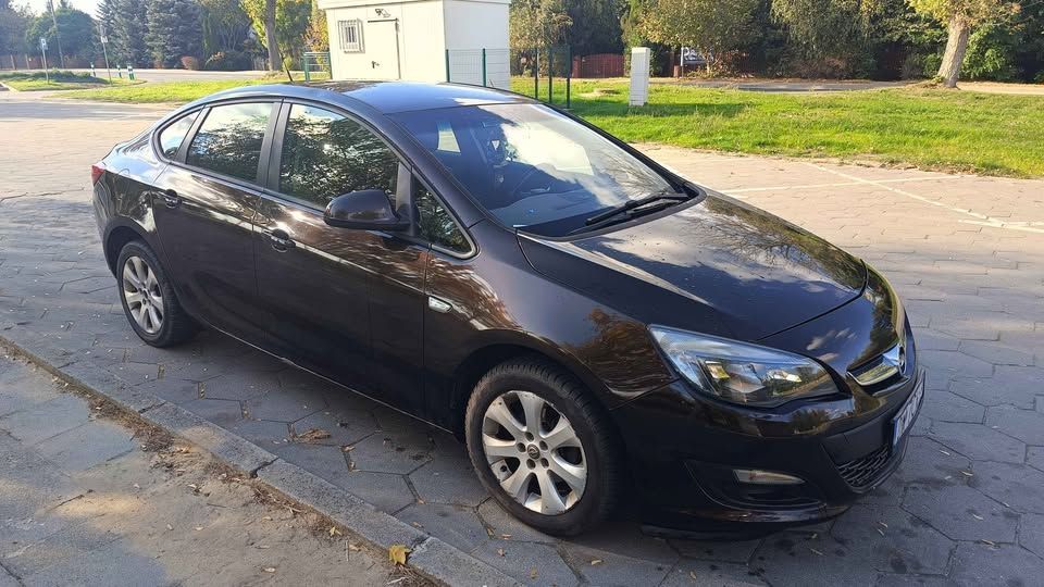 Opel Astra Sprzedam Opla Astra 2016 - gaz + benzyna - uszkodzony uszczelka