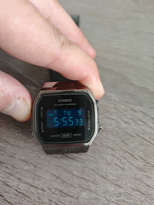 Relógio Casio A168WE - preto com pulseira malha aço.