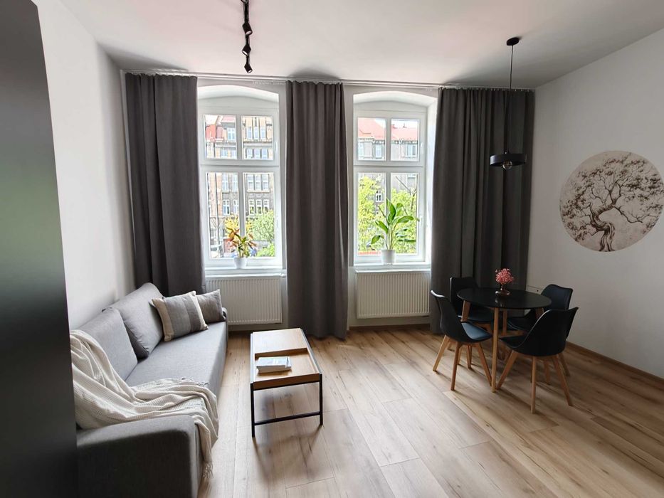 Kawalerka "z drzewem" 27 m² | Pierwszy Najem | Centrum Bytomia, blisko ŚUM i AST
