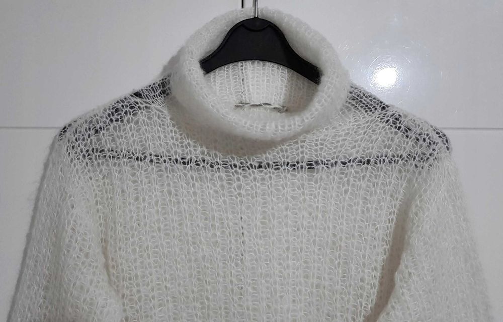 Sweter Golf Baby Moher O Luźnym Fasonie Biały |R. M/L