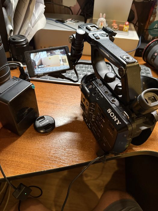 Відеокамеру Sony PXW-FS5 XDCAM Super35 Camcorder