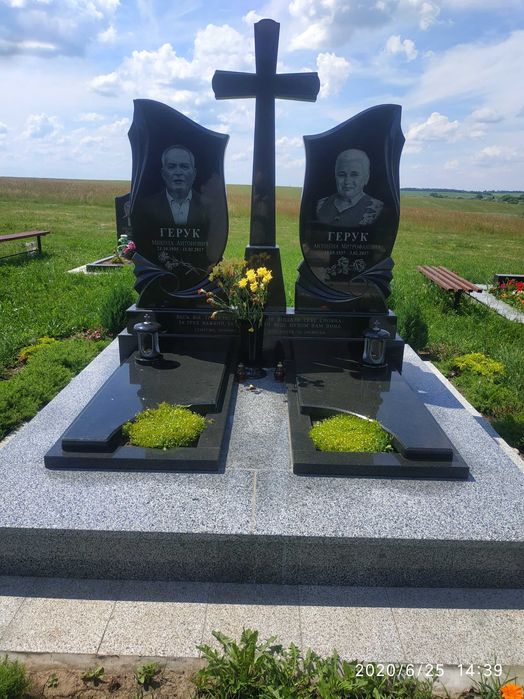 Вироби з граніту стели на пам'ятники