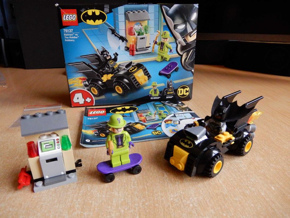 Lego 76137 Batman vs Riddler