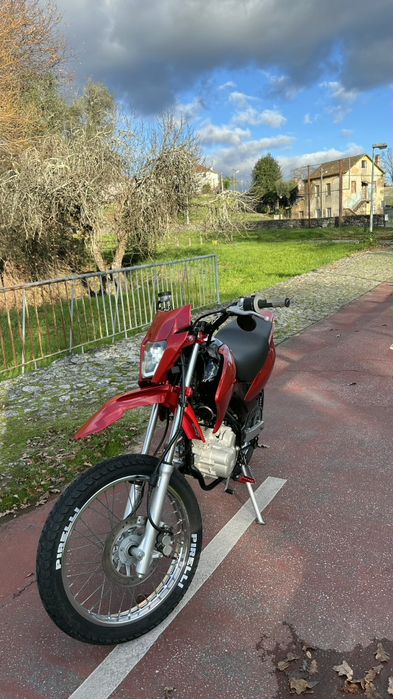 Honda XR 125L com extras