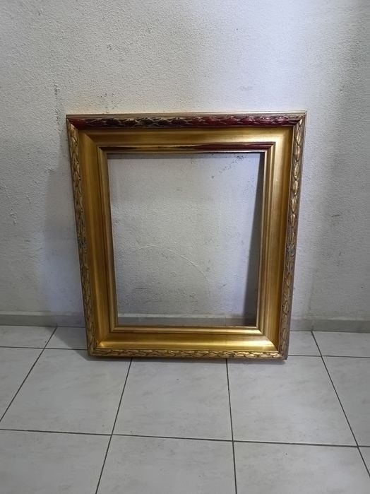 Moldura em talha dourada