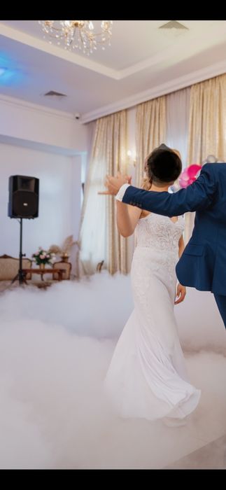 Suknia ślubna z welonem