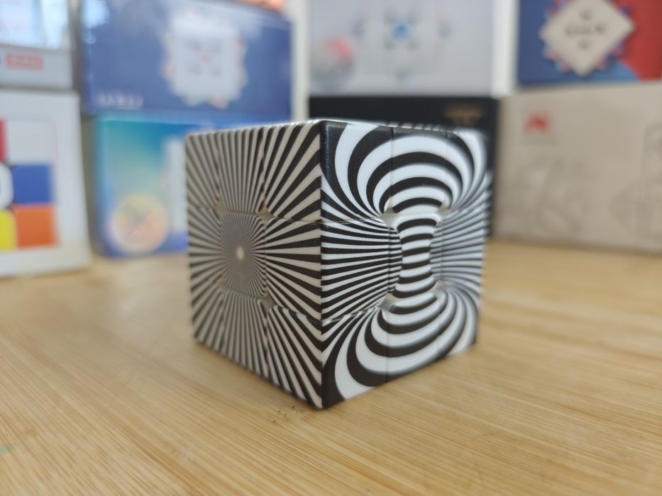 MagleCube Illusion 3x3 Magic Cube (New)64752100407427122