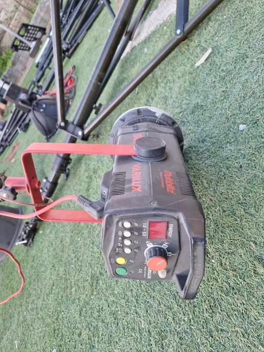 Lote de Equipamento Profissional de Fotografia e Vídeo – Tripés Industriais, Gruas e Iluminação Multiblitz