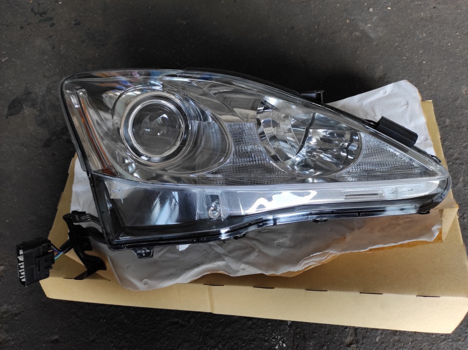Фара Lexus IS 250, правая. Новая.