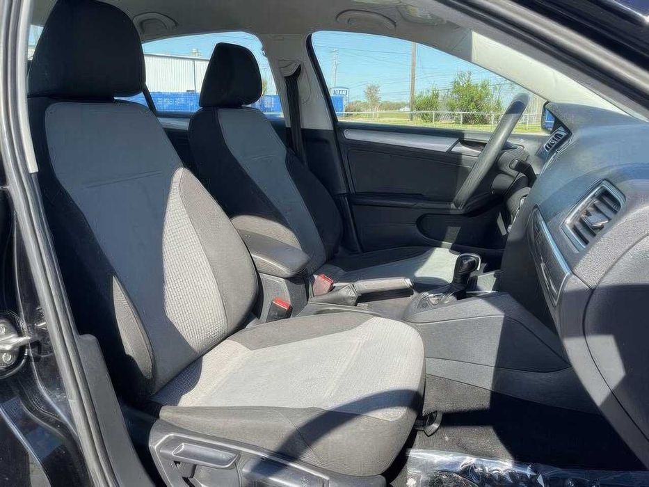 Volkswagen Jetta      2018