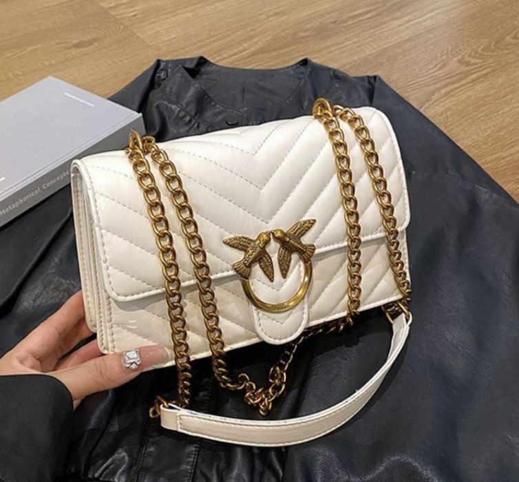 Bolsa Nova  Estilo e Qualidade