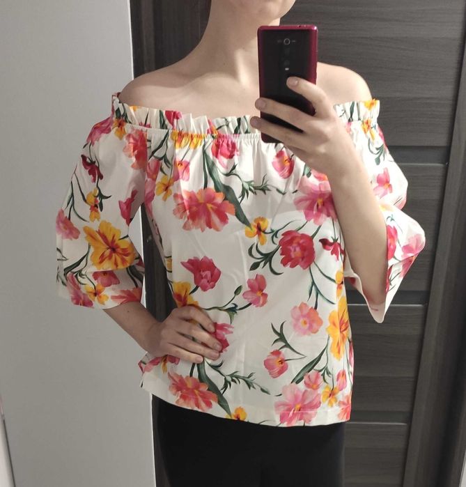 Biała bluzka w kwiatki