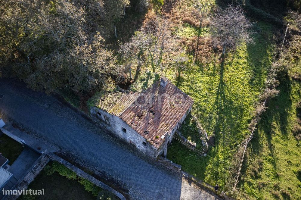 Terreno Urbano de 3053m² com Ruína