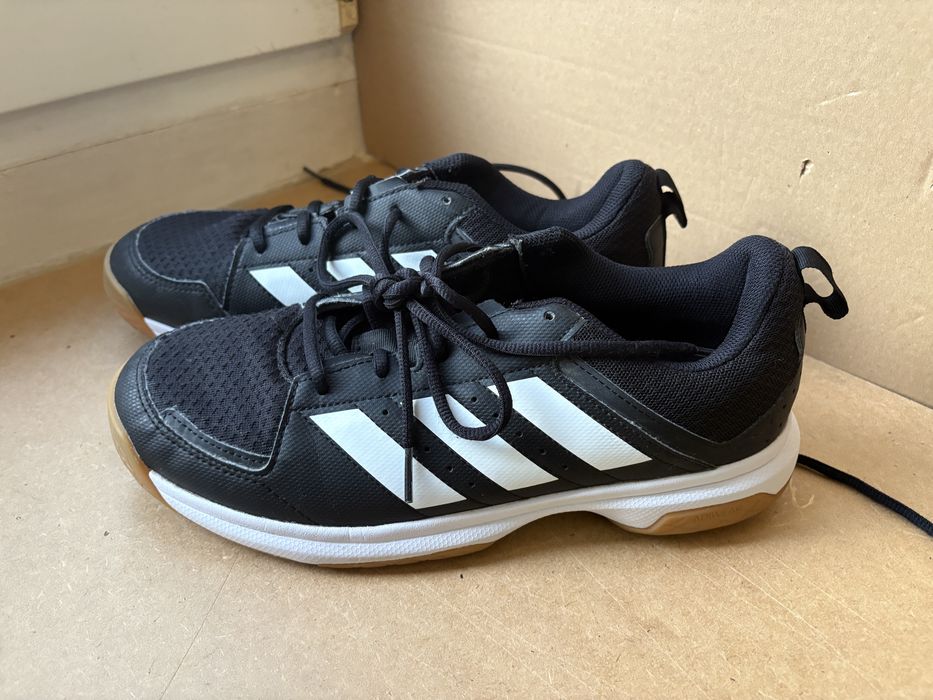Buty halowe Adidas Ligra 7, rozmiar 42 i 2/3