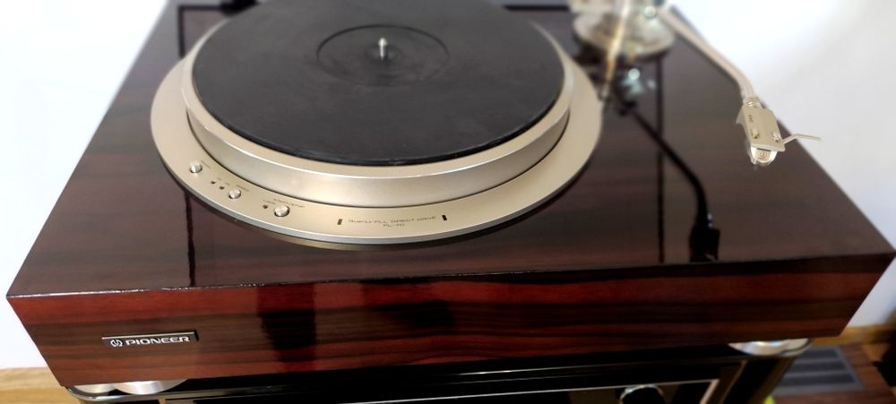 Gramofon Pioneer PL 70 top stan