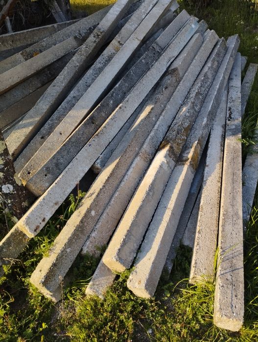 Pilares, bancas e ardosias