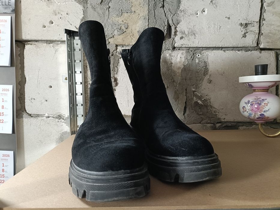 Buty czarne zamszowe kozaki ładne damskie