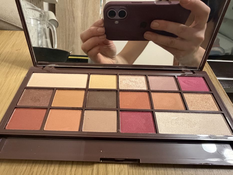 Палетка тіней  шоколадка revolution chololate elixir