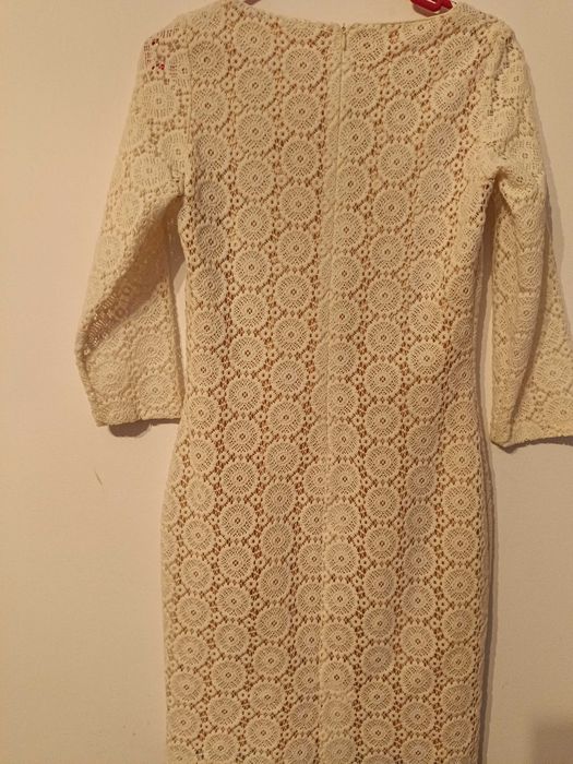 Vestido de cerimónia curto em renda, cor branco sujo n 38