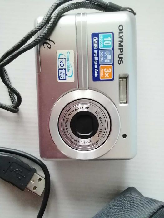 Aparat cyfrowy Olympus 10 mp nie w pełni sprawny + akcesoria