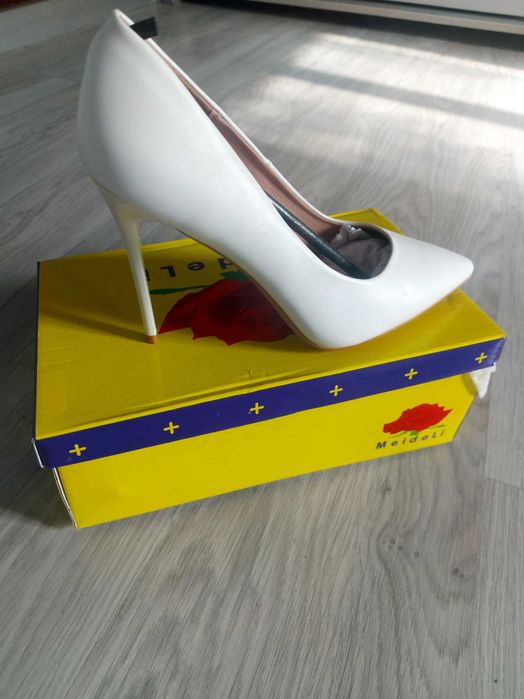 Туфлі на шпильці